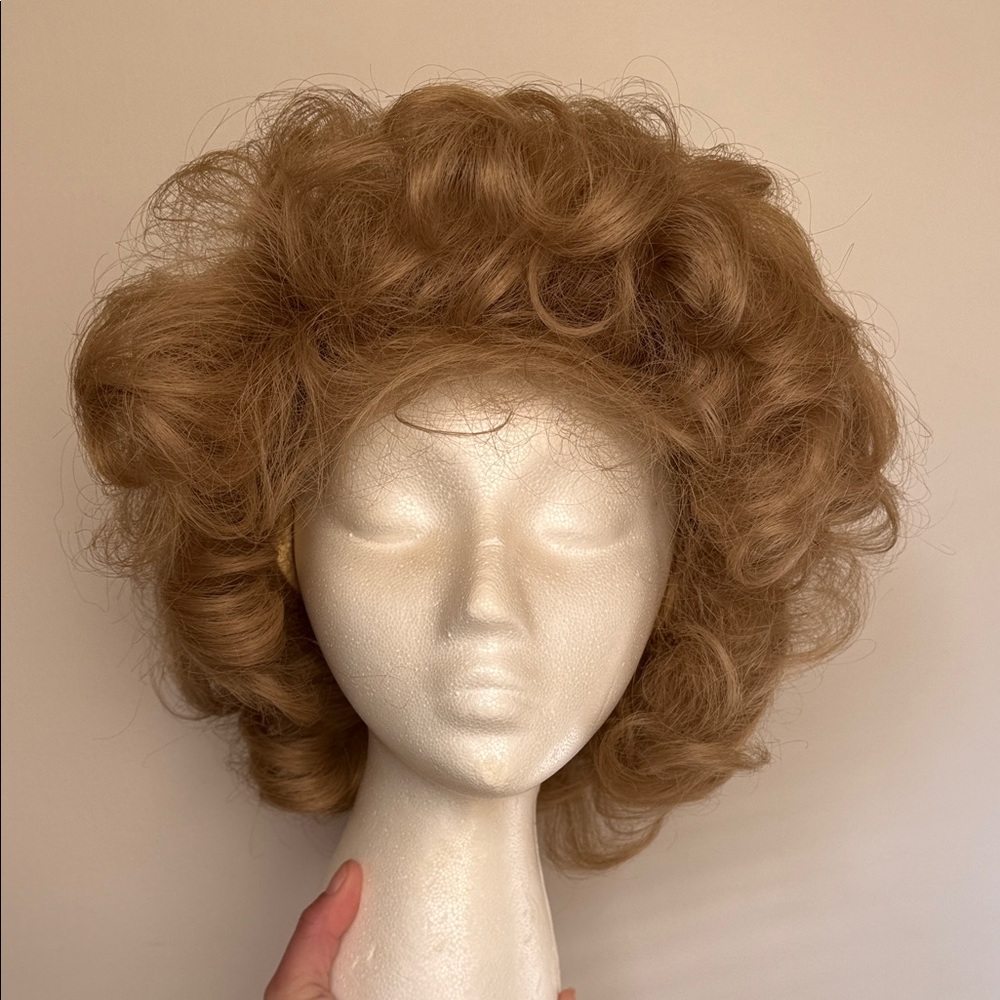 Voluminous blonde Curly Wig for Women (5)